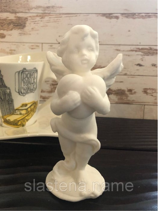 Фигурка из сахарной мастики Ангел с сердцем большой 12 см - фото 6365