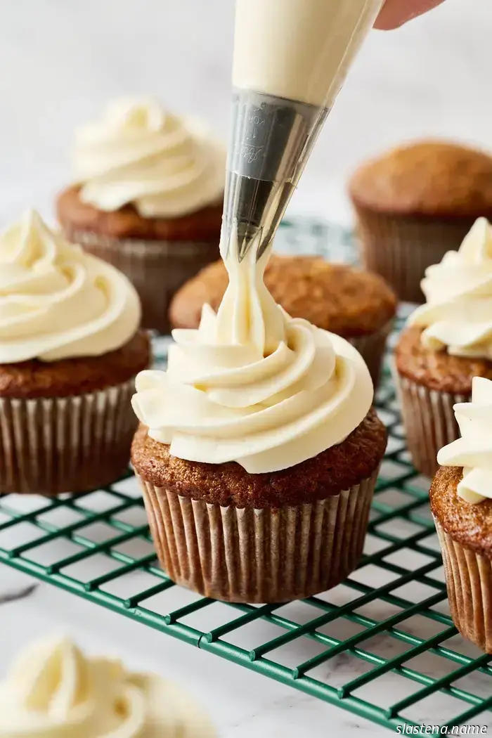 Cupcakes with Carrot Cake