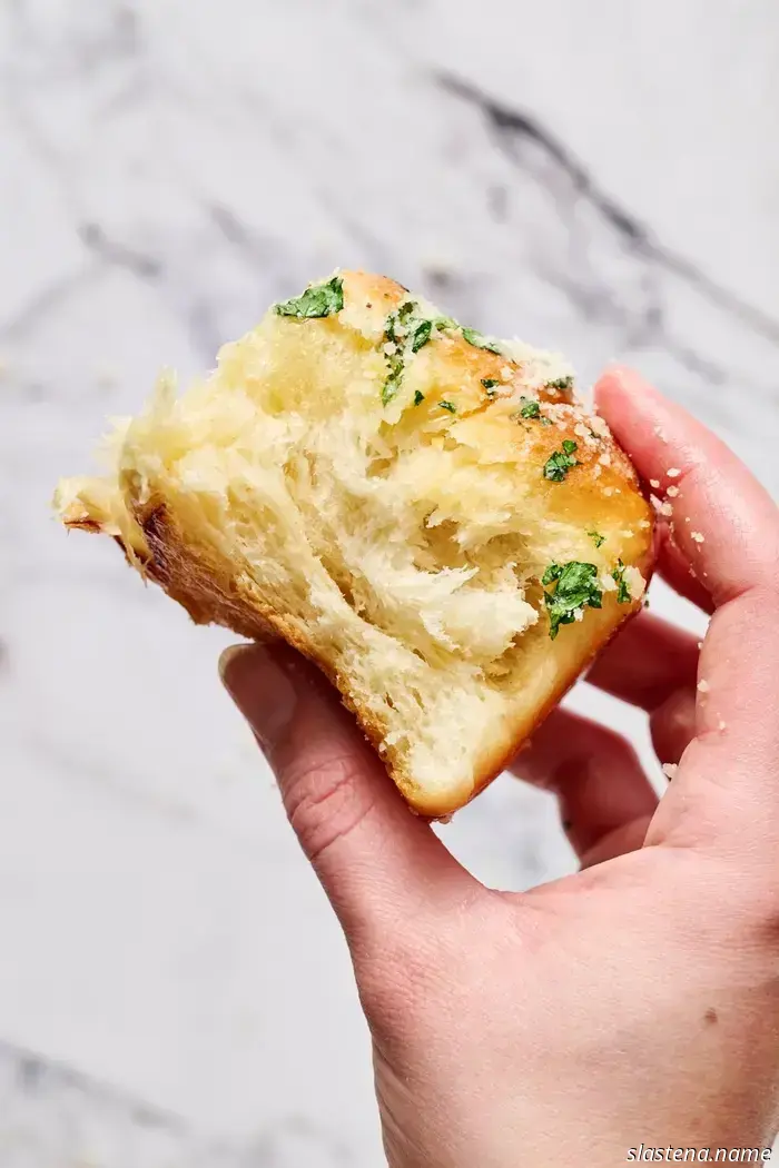 Garlic Knot Rolls
