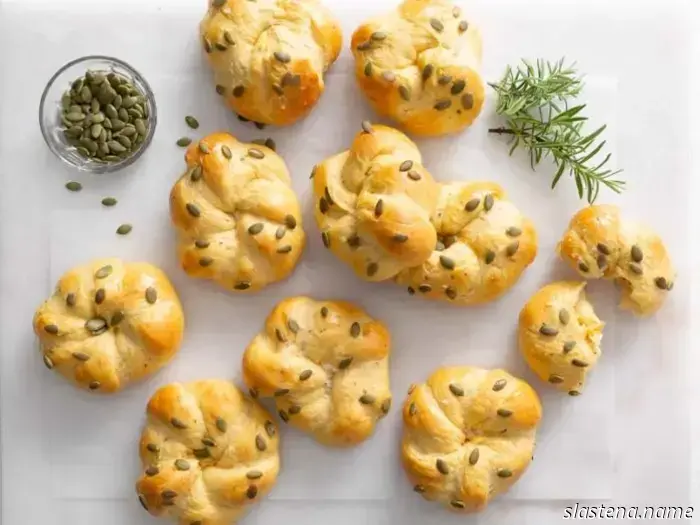 Молочные булочки с розмарином и мускатной тыквой — Выпечка с нуля