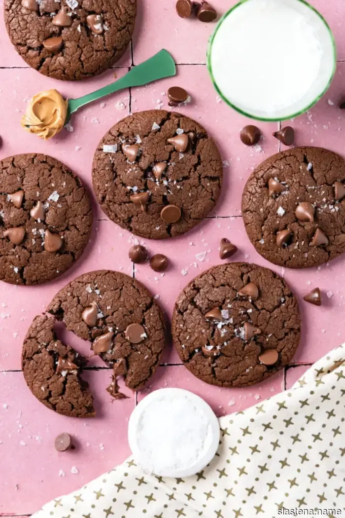 Galletas arrugadas de chocolate con sal y mantequilla de maní - Hornea desde cero