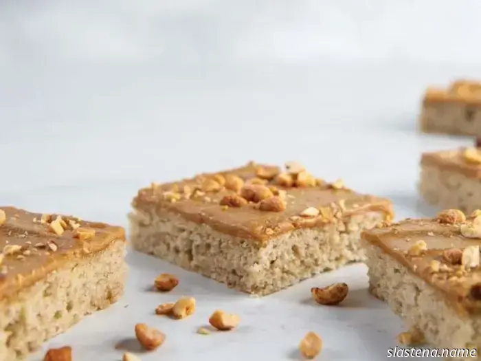 Pastel de Plátano con Glaseado de Mantequilla de Maní-Hornee desde Cero