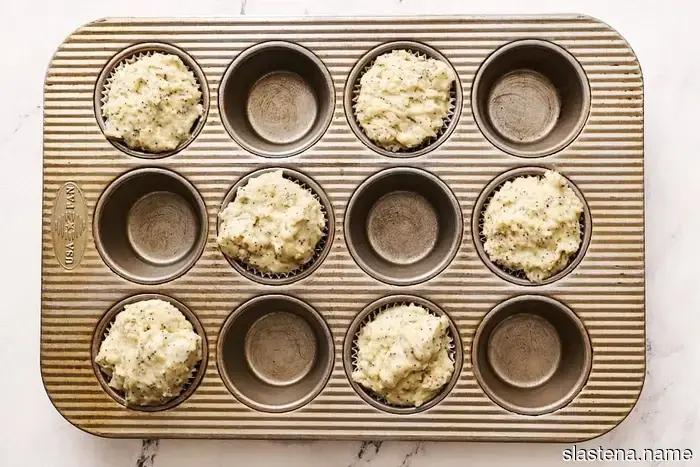 Muffins with Lemon and Poppy Seeds