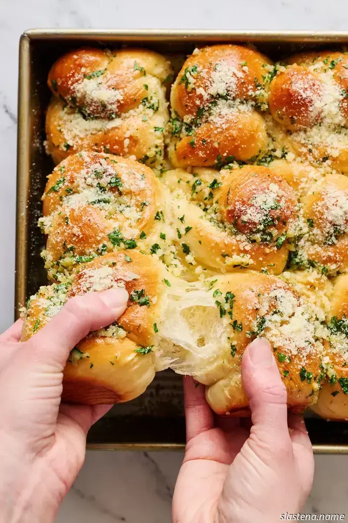 Garlic Knot Rolls