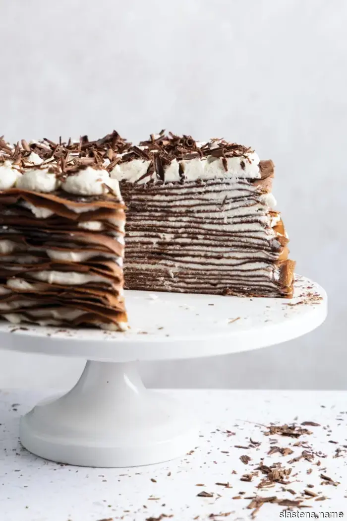 Tarta de Crepas de Chocolate con Crema Batida de Mascarpone - Hornear desde Cero