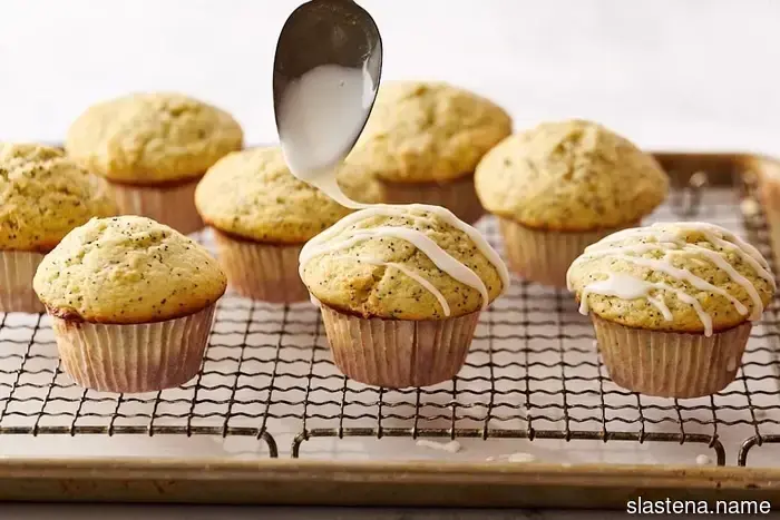 Muffins with Lemon and Poppy Seeds