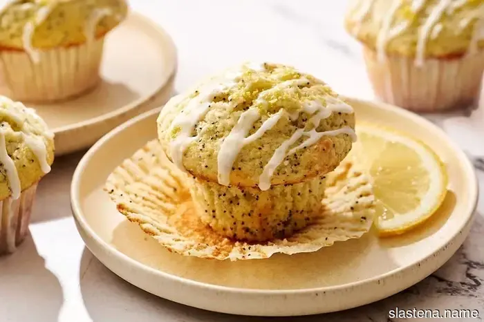 Muffins with Lemon and Poppy Seeds