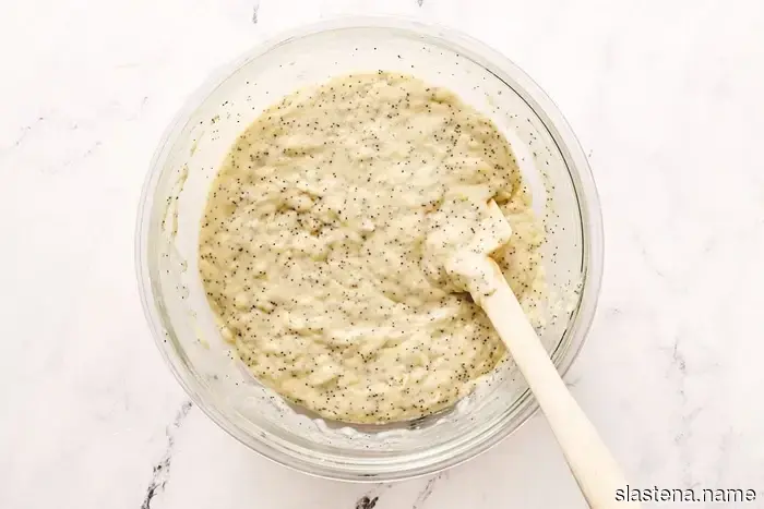 Muffins with Lemon and Poppy Seeds