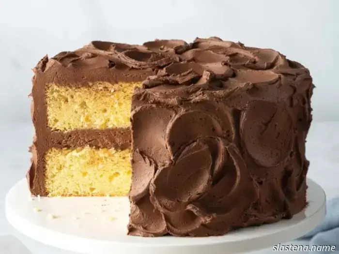Pastel de Capas Amarillas con Glaseado de Chocolate-Hornee desde Cero