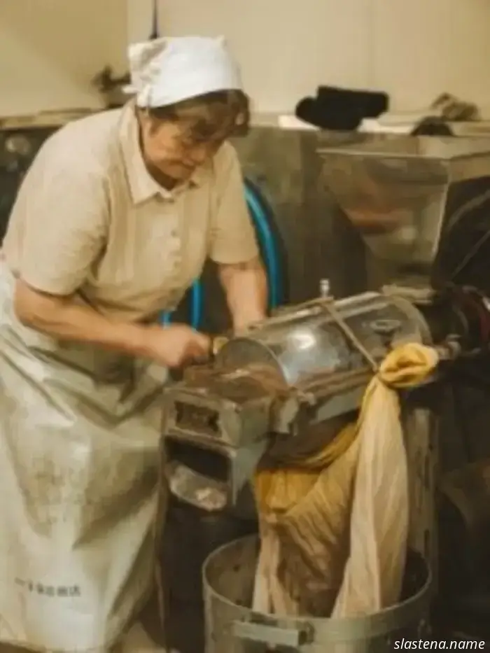 Productos

Libros

Bake from Scratch Volumen Diez COMPRAR AQUÍ

La despensa japonesa COMPRAR AQUÍ

Hokkaido COMPRAR AQUÍ

Cocina japonesa real COMPRAR AQUÍ

Cocina casera japonesa COMPRAR AQUÍ

108 galletas asiáticas COMPRAR AQUÍ

La despensa japonesa

Batidor de alambre de acero inoxidable COMPRAR AQUÍ

Cuchillos con mango japonés COMPRAR AQUÍ

Papel para hornear de teflón COMPRAR AQUÍ

Sartén para omelet y palillos COMPRAR AQUÍ

Rallador COMPRAR AQUÍ

Pasta de judía roja COMPRAR AQUÍ

Salsa de soja COMPRAR AQUÍ

Dashi COMPRAR AQUÍ

Matcha COMPRAR AQUÍ

Matcha COMPRAR AQUÍ

Rodillos COMPRAR AQUÍ

Cucharas dosificadoras

Cuchara para galletas OXO pequeña COMPRAR AQUÍ

Cuchara para galletas OXO mediana COMPRAR AQUÍ

Cuchara para galletas OXO grande COMPRAR AQUÍ

Juego de cucharas para galletas OXO pequeña y mediana COMPRAR AQUÍ

Harinas de arroz

Harina de arroz Mochiko COMPRAR AQUÍ

Harina de arroz Shiratamako COMPRAR AQUÍ

Harina de arroz Joshinko COMPRAR AQUÍ

Harina de arroz glutinoso COMPRAR AQUÍ

Escuela de repostería en profundidad

Thermapen® ONE - Edición limitada Bake From Scratch COMPRAR AQUÍ

Botellas pulverizadoras COMPRAR AQUÍ

Cuencos de vidrio para mezclar COMPRAR AQUÍ

Cazo de acero inoxidable Williams Sonoma Signature Thermo-Clad™ COMPRAR AQUÍ

Espátula GIR Ultimate COMPRAR AQUÍ

Colador de acero inoxidable Williams Sonoma COMPRAR AQUÍ

Batidor globo de acero inoxidable All-Clad Precision COMPRAR AQUÍ

Cuchillo para pan serrado Williams Sonoma Elite, 8" COMPRAR AQUÍ

Molde para pan antiadherente Williams Sonoma Goldtouch® Pro COMPRAR AQUÍ

El pasaporte del panadero a Japón

Ginza Kimuraya MÁS INFORMACIÓN
Calle comercial Nakamise MÁS INFORMACIÓN
Kameya MÁS INFORMACIÓN
Templo Sensoji MÁS INFORMACIÓN
Ken’s Cafe Tokyo MÁS INFORMACIÓN
Kappabashi Dougugai MÁS INFORMACIÓN
Majimaya MÁS INFORMACIÓN
Kazariya MÁS INFORMACIÓN
Ichimonjiya Wasuke MÁS INFORMACIÓN
Santuario Imamiya MÁS INFORMACIÓN
Cooking Sun MÁS INFORMACIÓN
Wagashi Issho MÁS INFORMACIÓN
Ochiairo MÁS INFORMACIÓN

La cocina de Sawako en Tokio

Molde redondo para pasteles antiadherente Williams Sonoma Goldtouch® Pro, 6" COMPRAR AQUÍ

Molde cuadrado para pasteles de aluminio anodizado Fat Daddio's, 10 x 2 pulgadas COMPRAR AQUÍ

Molde para pan de aluminio anodizado Fat Daddio's, 7.75 x 3.75 x 2.5 pulgadas, juego de 2 COMPRAR AQUÍ

Fait Beau Tokyo MÁS INFORMACIÓN

Un cuento de dos tés

Ceremonia del té Kimono MAIKOYA MÁS INFORMACIÓN

HIGASHIYA GINZA MÁS INFORMACIÓN

El arte de contar la historia de Japón

Japón: El libro de cocina COMPRAR AQUÍ

Artesanos culinarios de Japón: recetas e historias COMPRAR AQUÍ

Comida de granja japonesa COMPRAR AQUÍ

Japón: El libro de cocina vegetariano COMPRAR AQUÍ

Conservar a la japonesa COMPRAR AQUÍ

Miso de arroz integral COMPRAR AQUÍ

Miso orgánico de cebada y arroz integral COMPRAR AQUÍ

Molde anular de aluminio COMPRAR AQUÍ

Harina de trigo sarraceno Anson Mills Ni-Hachi Sobakoh COMPRAR AQUÍ

Una mirada a los fabricantes japoneses

Yamaki Jozo MÁS INFORMACIÓN

Yuba Cafe MÁS INFORMACIÓN

Dorasan Ramen MÁS INFORMACIÓN

Isao Kimura MÁS INFORMACIÓN

Chihara Hardware MÁS INFORMACIÓN

Nagai-ya Seika MÁS INFORMACIÓN

Pizza Lion Rock Art & Cafe MÁS INFORMACIÓN

Soba Ra MÁS INFORMACIÓN

Origen de un clásico

Moldes mini para tartas COMPRAR AQUÍ

BAKE Cheese Tarts MÁS INFORMACIÓN
Compañía de tartas de queso horneadas de Hokkaido MÁS INFORMACIÓN

Esta publicación contiene enlaces de afiliados. Si compras a través de estos enlaces, podemos ganar una pequeña comisión sin costo adicional para ti. Solo recomendamos productos que realmente nos encantan y que creemos que aportarán valor a nuestros lectores.

ARTÍCULOS RELACIONADOS MÁS DEL AUTOR

La guía definitiva de regalos para el panadero en tu vida

Compra la edición: noviembre/diciembre 2025

Nuestros favoritos de repostería otoñal

DEJA UNA RESPUESTA
¡Por favor, introduce tu comentario!
Por favor, introduce tu nombre aquí
¡Has introducido una dirección de correo electrónico incorrecta!
Por favor, introduce tu dirección de correo electrónico aquí
Guardar mi nombre, correo electrónico y sitio web en este navegador para la próxima vez que comente.

Este sitio utiliza Akismet para reducir el spam. Aprende cómo se procesan los datos de tu comentario.